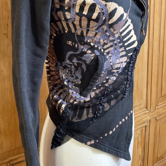 Unique asymmetrical zip up sweatshirt - Picture 9 of 11